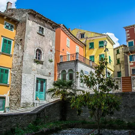 Casa Celeste With Private Pool - Happy Apartment