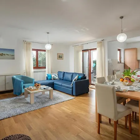 Casa Celeste With Private Pool - Happy Apartment
